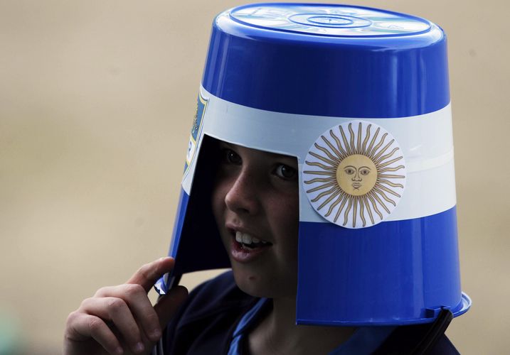 Bucket with the colours of Argentina's national flag